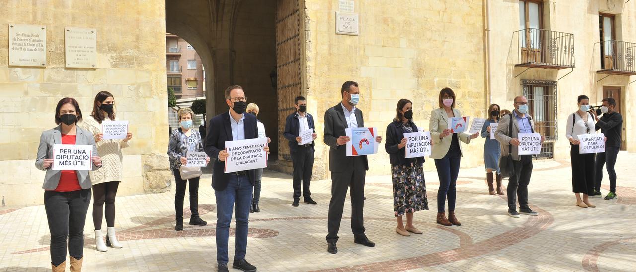 Concentración en la Plaça de Baix.