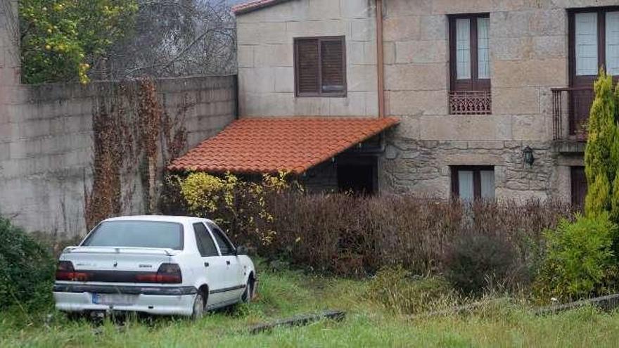 El coche en el que apareció el cadáver.