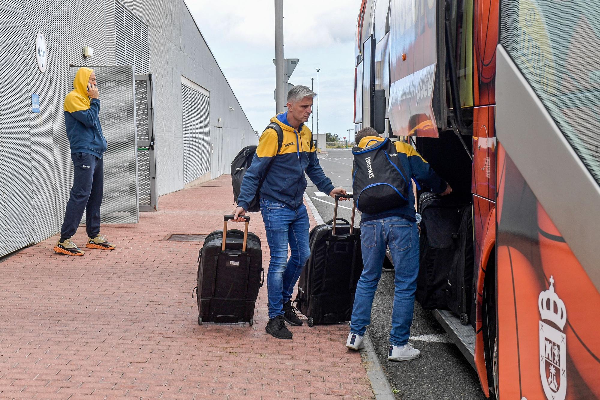 Los jugadores del CB Gran Canaria ponen rumbo a la Copa del Rey