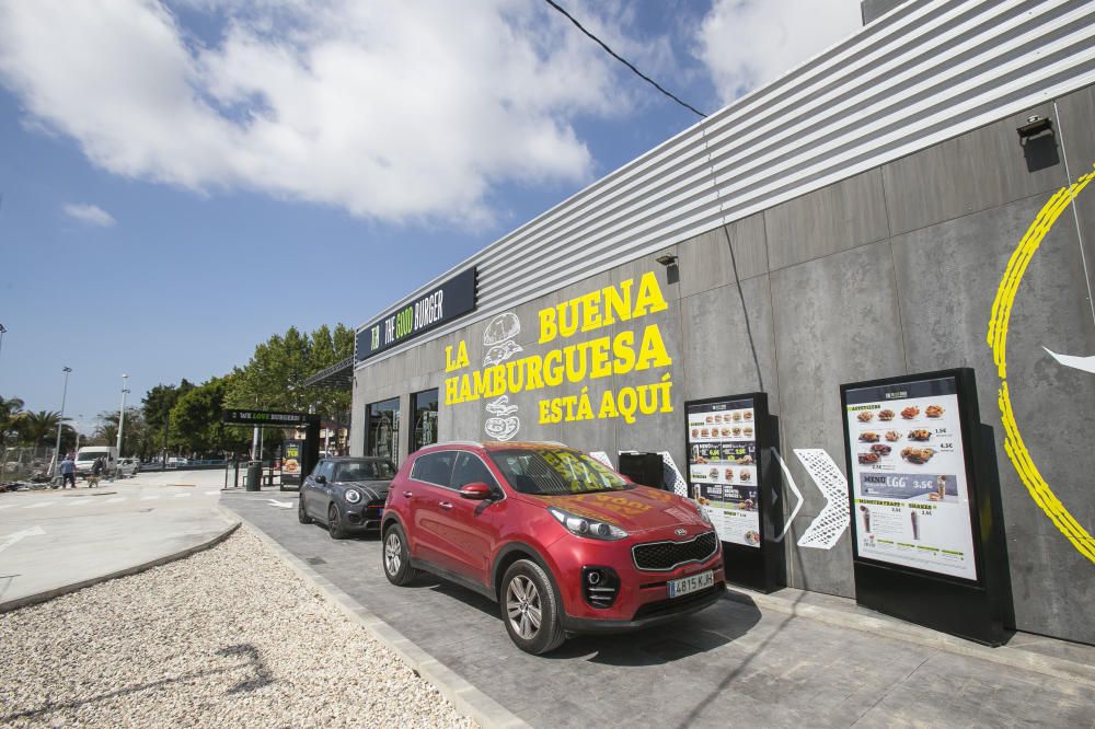 El nuevo local de la cadena de hamburguesas The Good Burger cuenta con el primer servicio de recogida con automóviles de Alicante