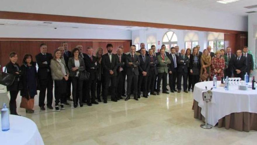 Miembros de Torsa Capital y representantes de las entidades bancarias, ayer, en Llanes.