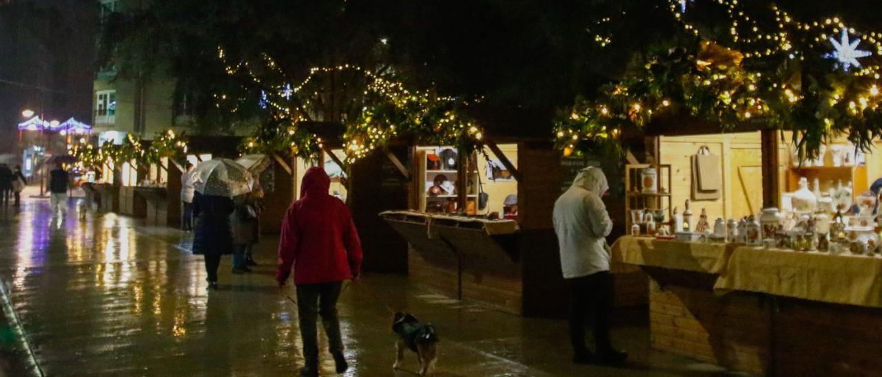 El mercadillo de Navidad de A Independencia es otro de los atractivos puntos de luz navideña. |