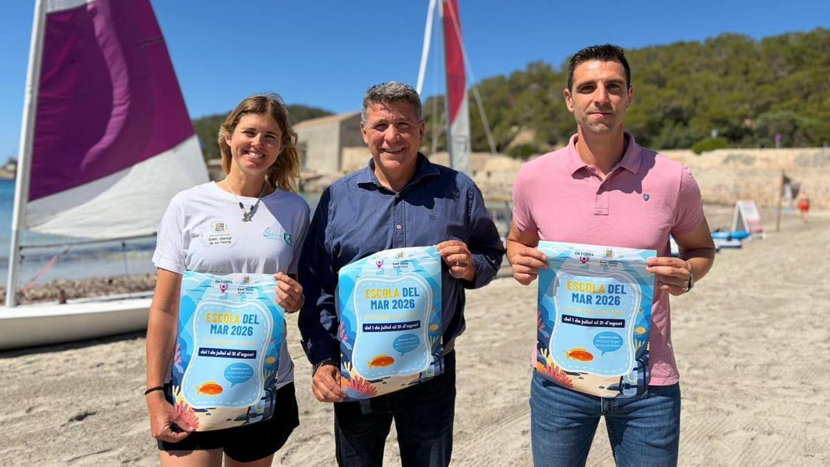 La concejalía de Deportes del Ayuntamiento de Sant Josep muestra el cartel de la Escuela del Mar 2026.