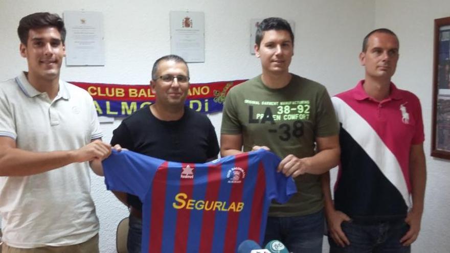 El Club Balonmano Almoradí prepara con ilusión su &quot;aterrizaje&quot; en Primera Nacional