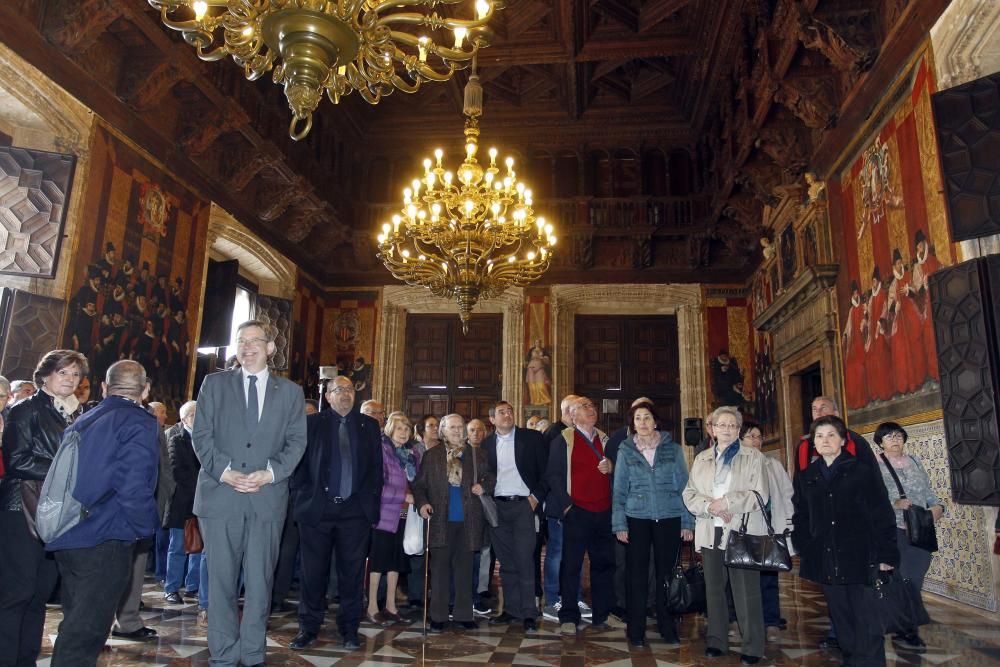 Vecinos de Morella, de visita en el Palau de la Generalitat