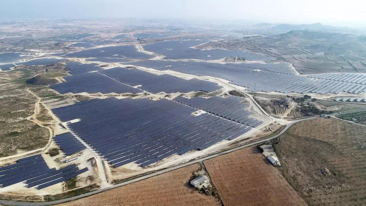 Planta solar construida por el grupo Cobra en Mula.