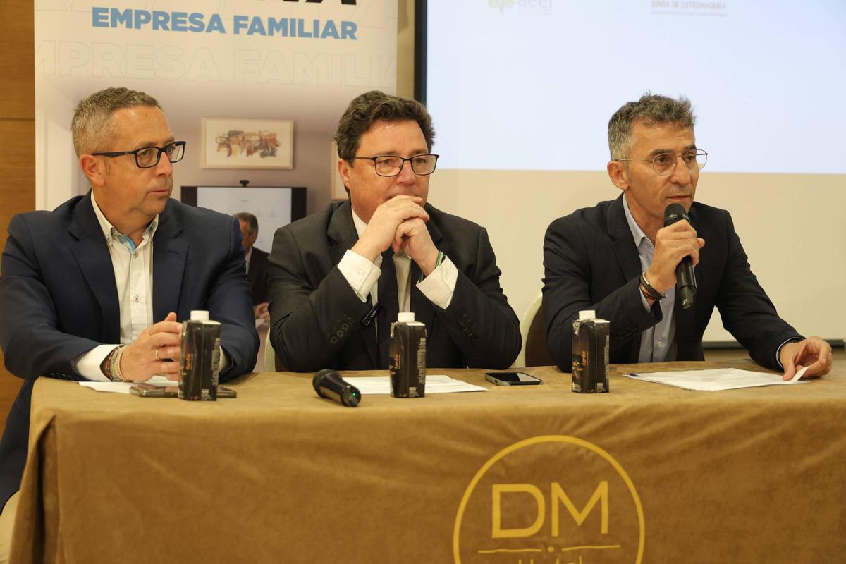 Fotogalería | Empresarios e instituciones se han dado cita este miércoles en Cáceres en torno al relevo generacional Fotogalería | Empresarios e instituciones se han dado cita este miércoles en Cáceres en torno al relevo generacional