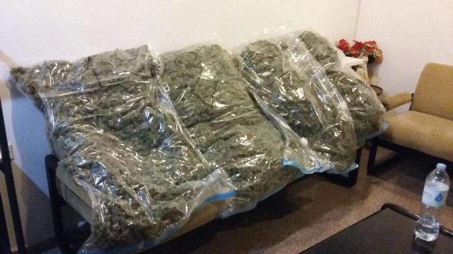 La Guardia Civil intercepta un vehículo que transportaba 21 kilos de marihuana