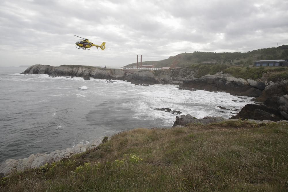 Buscan en Salinas y Arnao a una mujer que cayó al mar mientras pescaba de madrugada