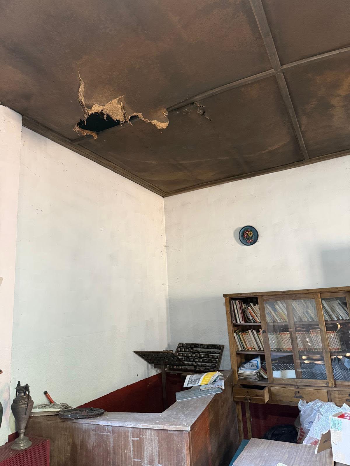 Estado del interior del teleclub de Pardesoa.