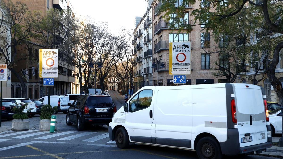 València establecerá 5 zonas prohibidas para los coches más contaminantes.