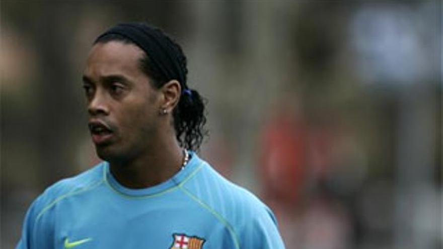 Berlusconi: &quot;El Barcelona pide demasiado por Ronaldinho&quot;