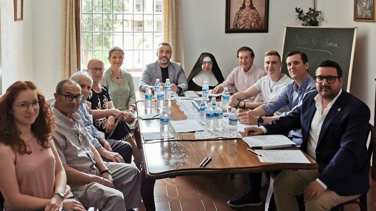 Foto de família de la reunió dels integrants del patronat, que va estar presidida per l’alcalde, José Benlloch.