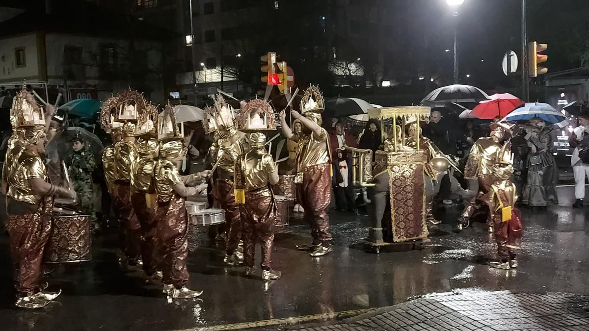 Un viaje a la antigua India sin salir de Gijón cortesía de la charanga "Medusamba". La magia del Carnaval.