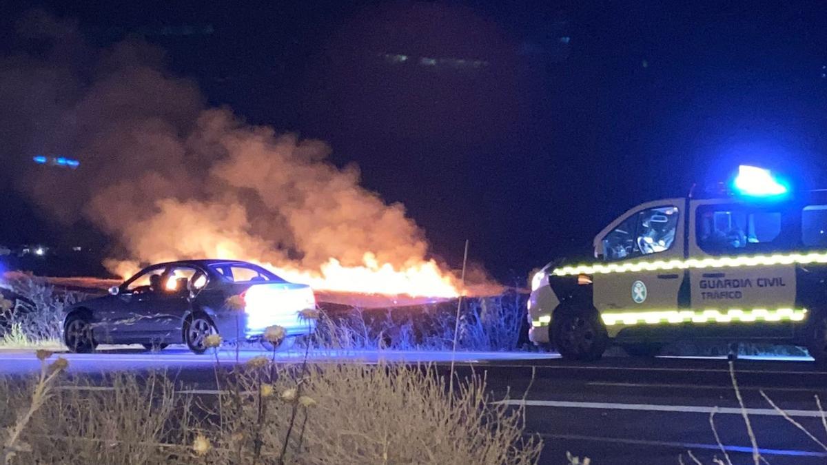 Incendio en la carretera de La Hiniesta.