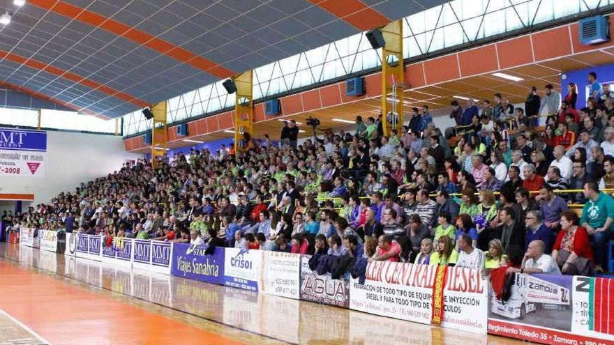 La grada del Ángel Nieto durante uno de los partidos.