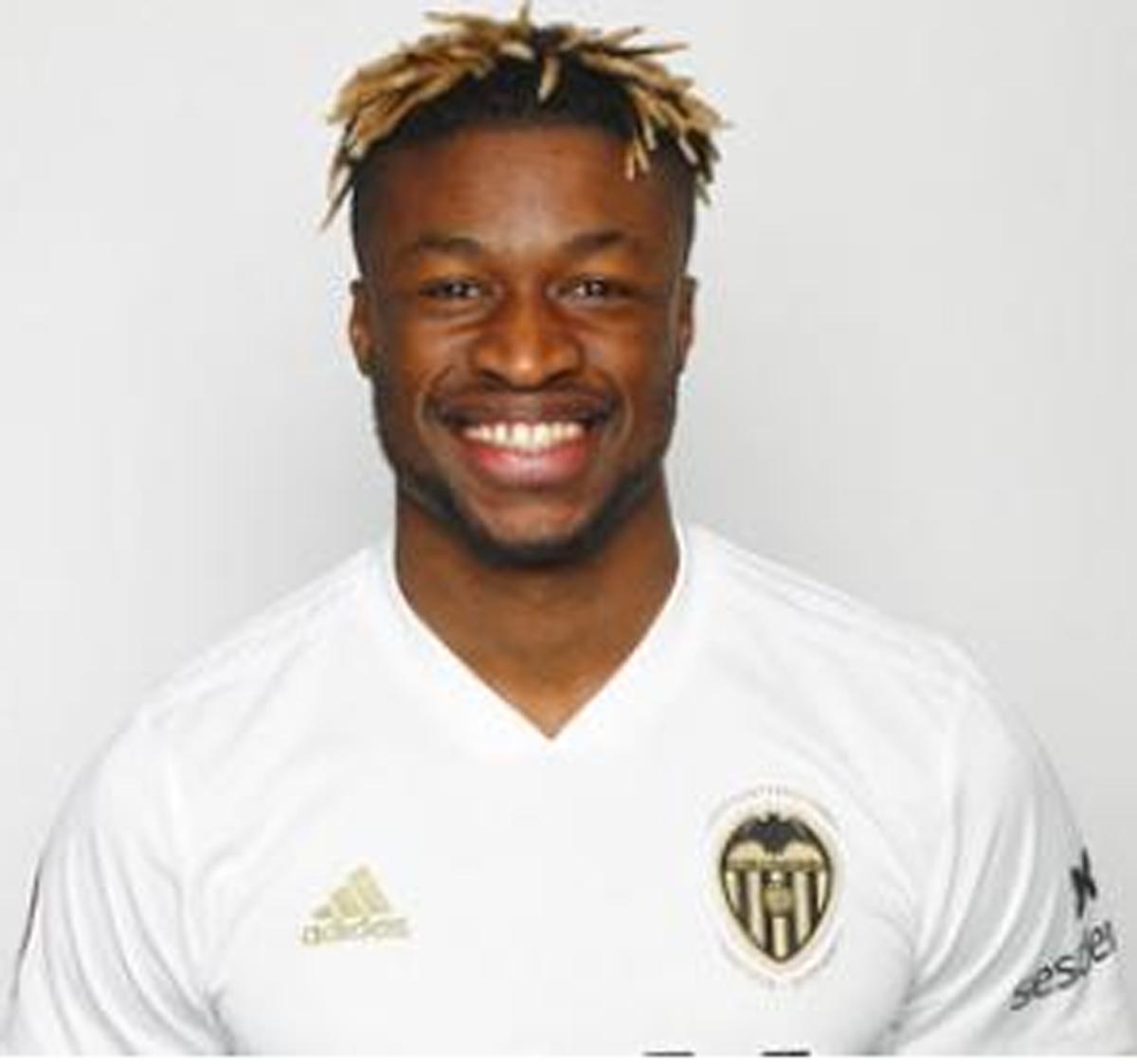 Sekou Gassama, con la camiseta del Valencia CF