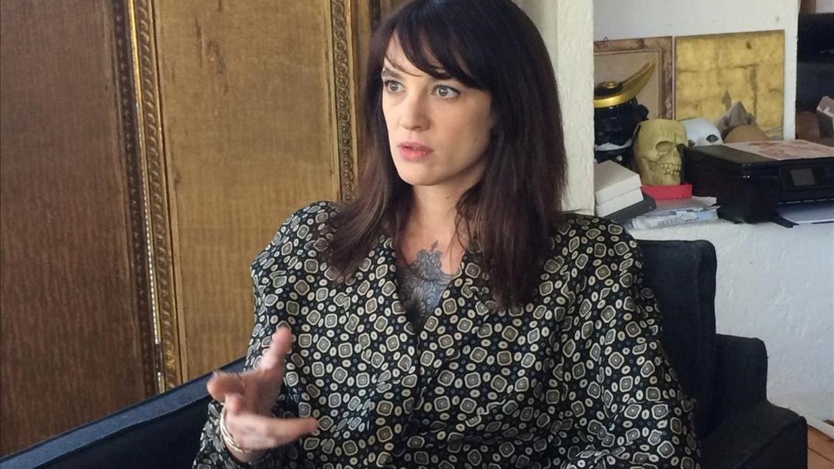 La actriz Asia Argento, en su apartamento de Roma.