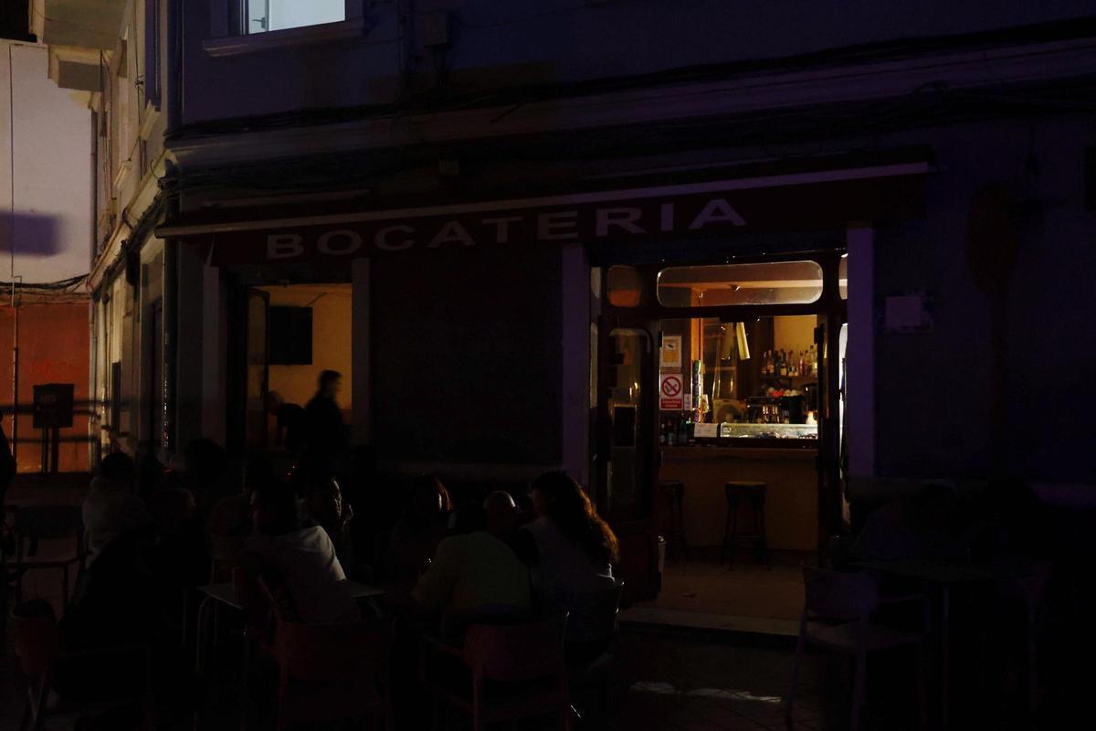 La ciuda de València, totalmente a oscuras la tarde-noche del lunes.