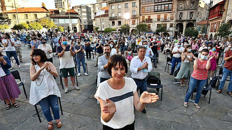 Ana Pontón, en primer término, ayer, en Pontevedra.