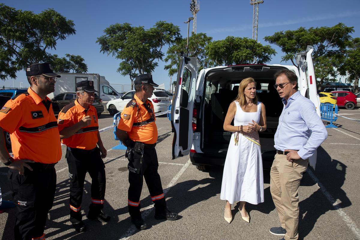 La presentación de la nueva furgoneta de refuerzo para el equipo de Protección Civil de Ibiza