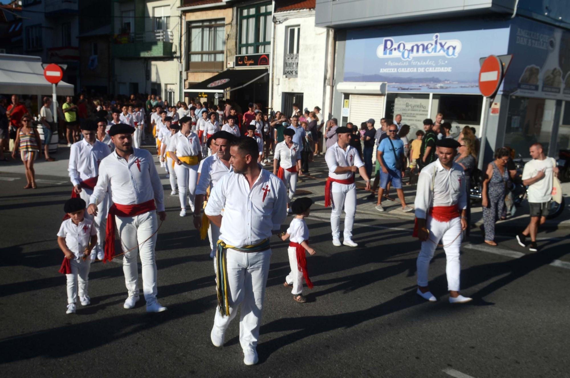 La "Danza de las Espadas" recupera en Carril todo su esplendor