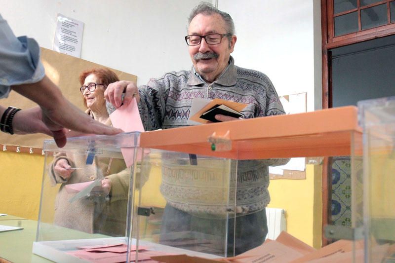 Los valencianos votan en las elecciones autonómicas 2019