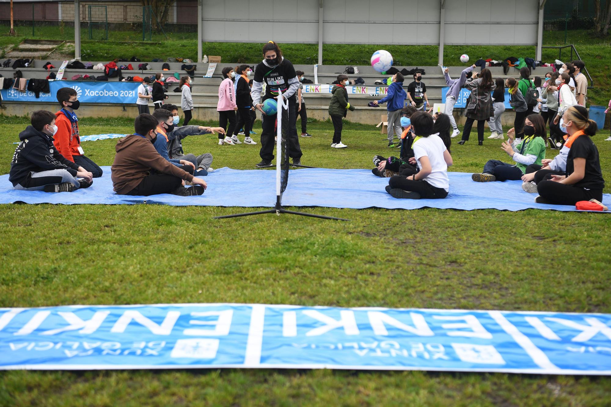 300 escolares comparten en Acea de Ama una jornada de deporte adaptado e inclusivo con ENKI