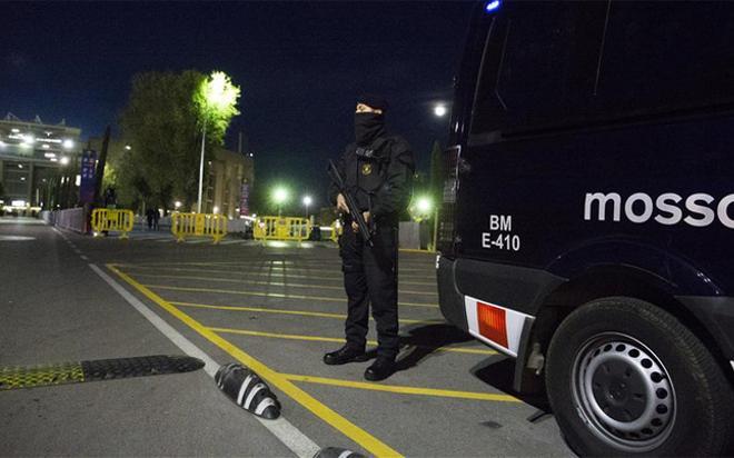 Máxima seguridad en el Camp Nou en la previa del Barça-Roma