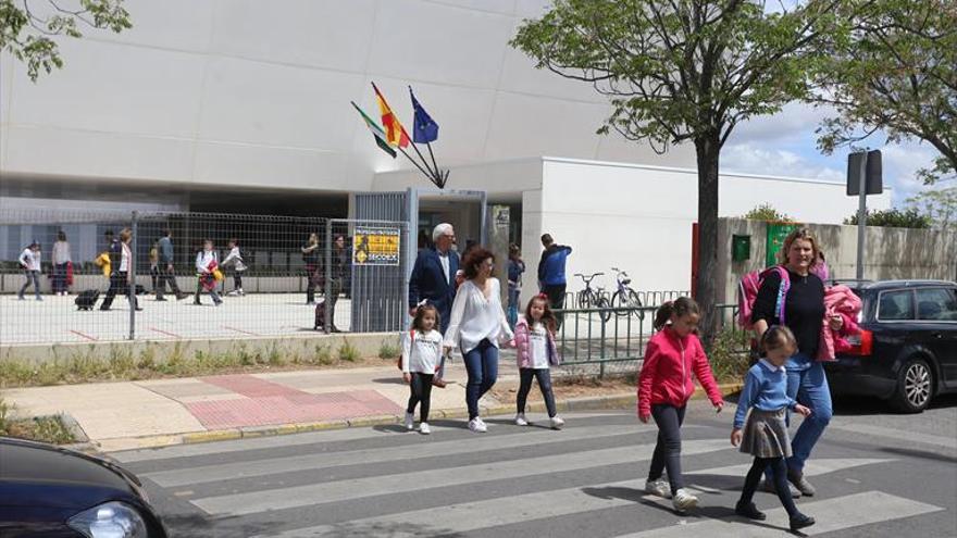 El proceso de escolarización deja plazas libres en el centro y satura San Roque