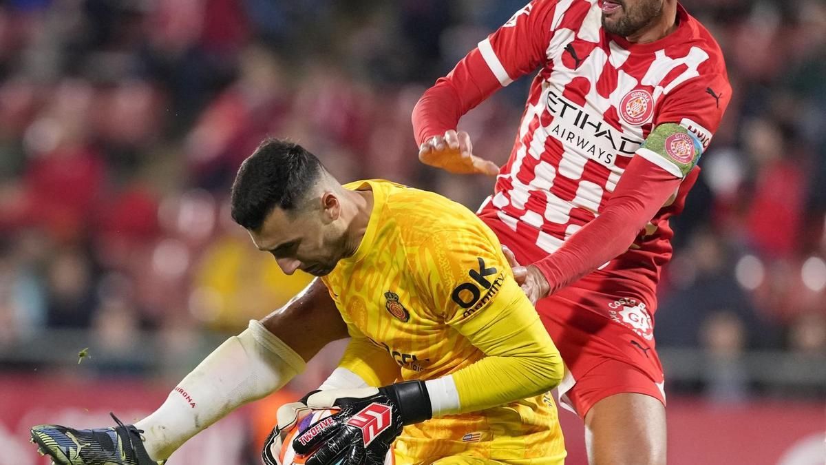 Greif bloca el balón en el encuentro del Mallorca.