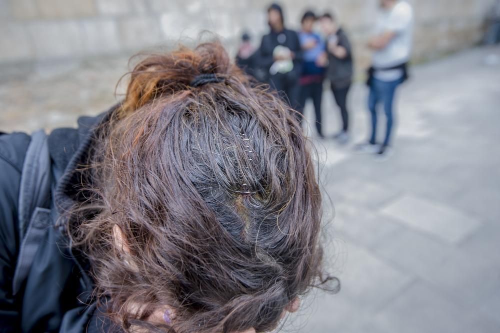 Unas 300 personas protestan en apoyo de los okupas, a los que el Concello impidió el paso a las naves