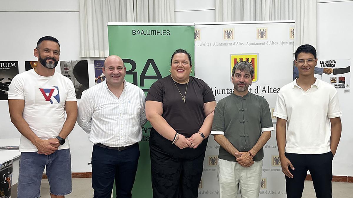 Presentacion del proyecto `Llenç a la mar´. En el centro, la concejala de Cultura Pepa Victoria Perez