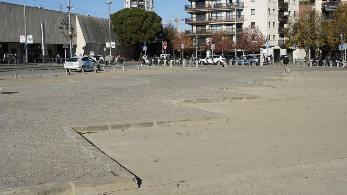 La plaça d’Espanya, un «descampat de ciment»