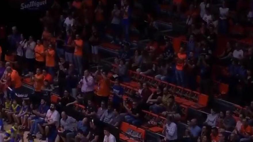 ¡En pie! Así fue el emotivo reencuentro de La Fonteta con Antoine Diot