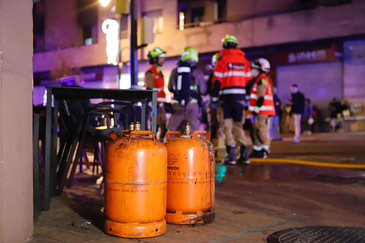 En imágenes | Susto por un incendio en el interior de un histórico bar ...