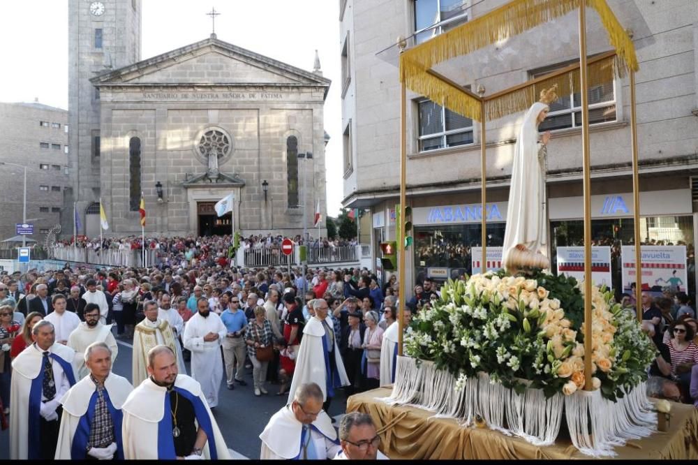 La Virgen de Fátima marcha con sus fieles en Vigo