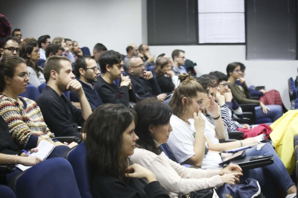 Alumnos y profesores se concentran en la Universidad de Alicante para pedir medidas contra la crisis climática