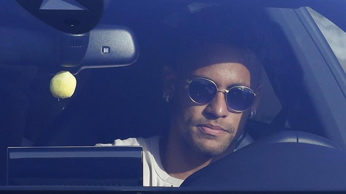 jdomenech39525505 fc barcelona s neymar arrives at the sports center fc barcel170802210005