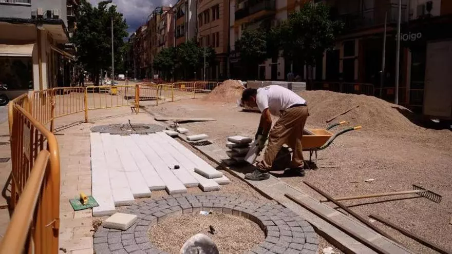 Las obras para la peatonalización total de la avenida de la Viñuela en Córdoba se reanudan