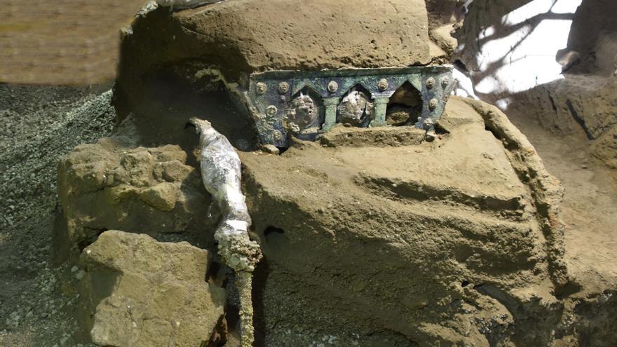 Descubierta en Pompeya una gran carroza ceremonial casi intacta