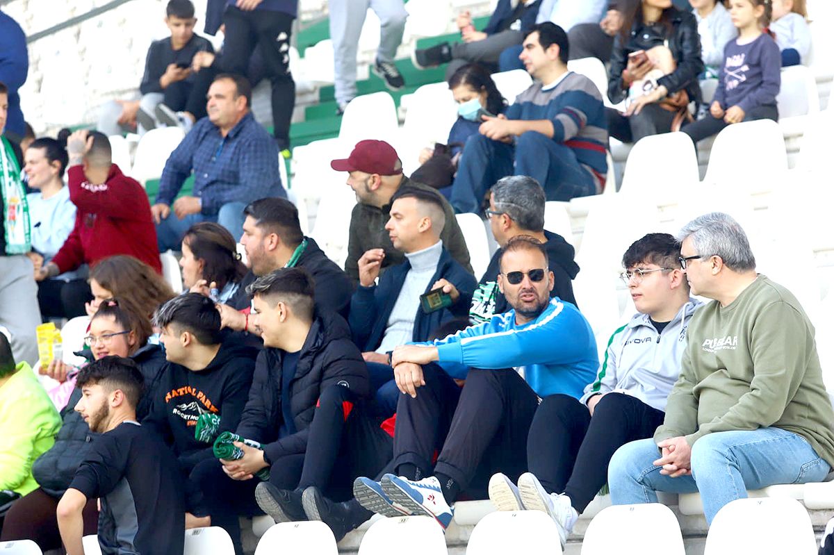 Las imágenes de la afición en el Córdoba CF - Ceuta