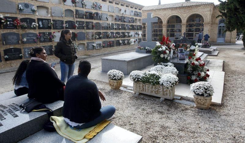 Día de Todos los Santos en el Cementerio de Zaragoza