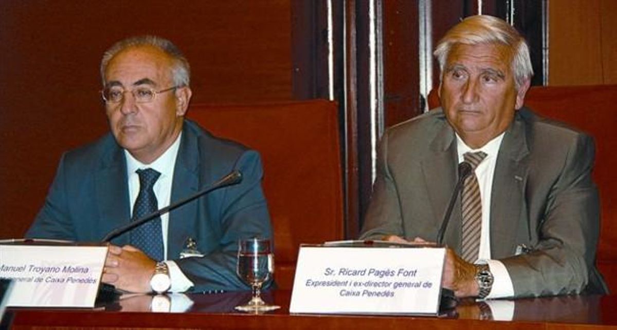 Troyano i Pagès escolten les preguntes dels diputats al Parlament, a les quals no van contestar.
