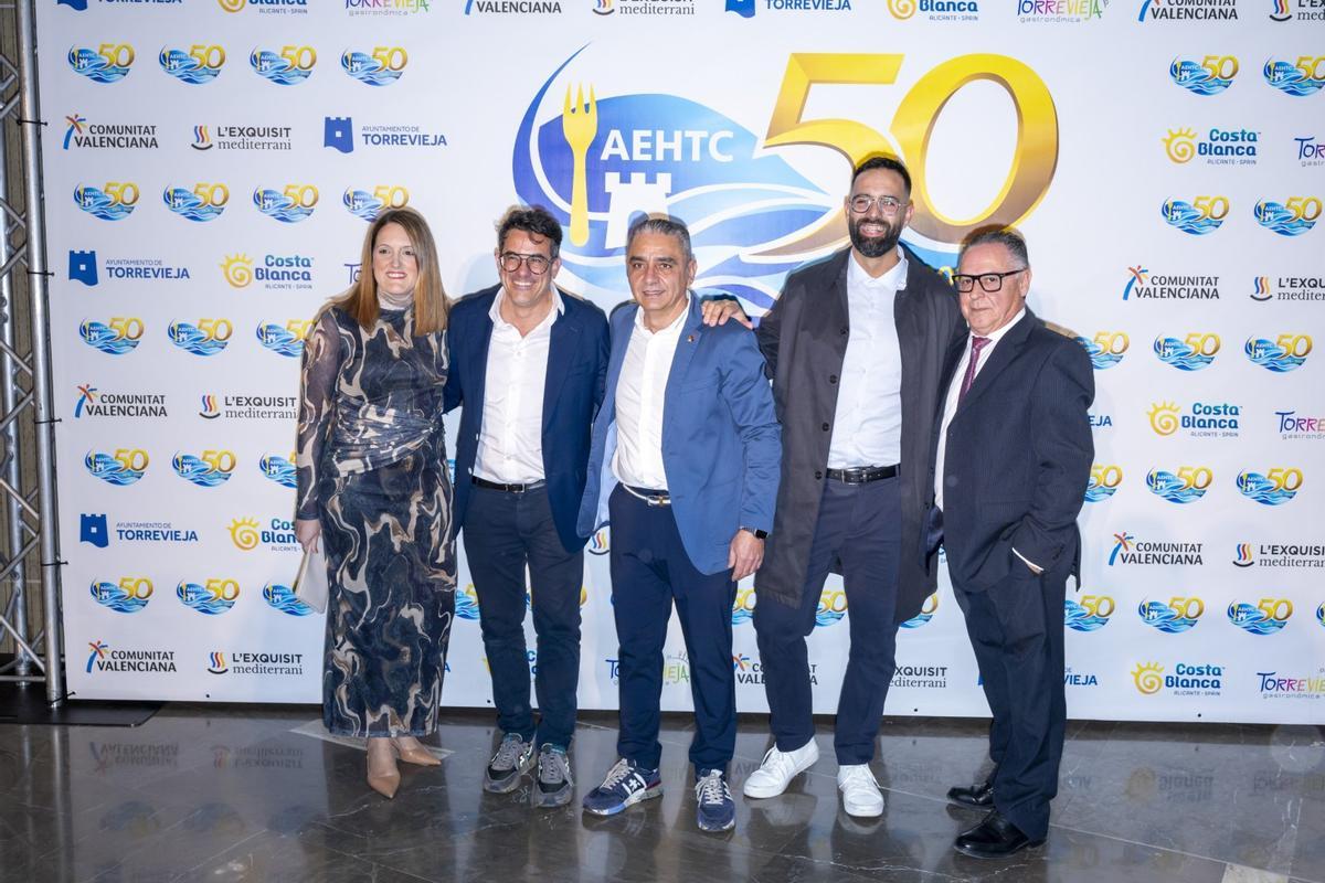 Una gran noche para la hostelería de Torrevieja para celebrar el 50 aniversario de su asociación