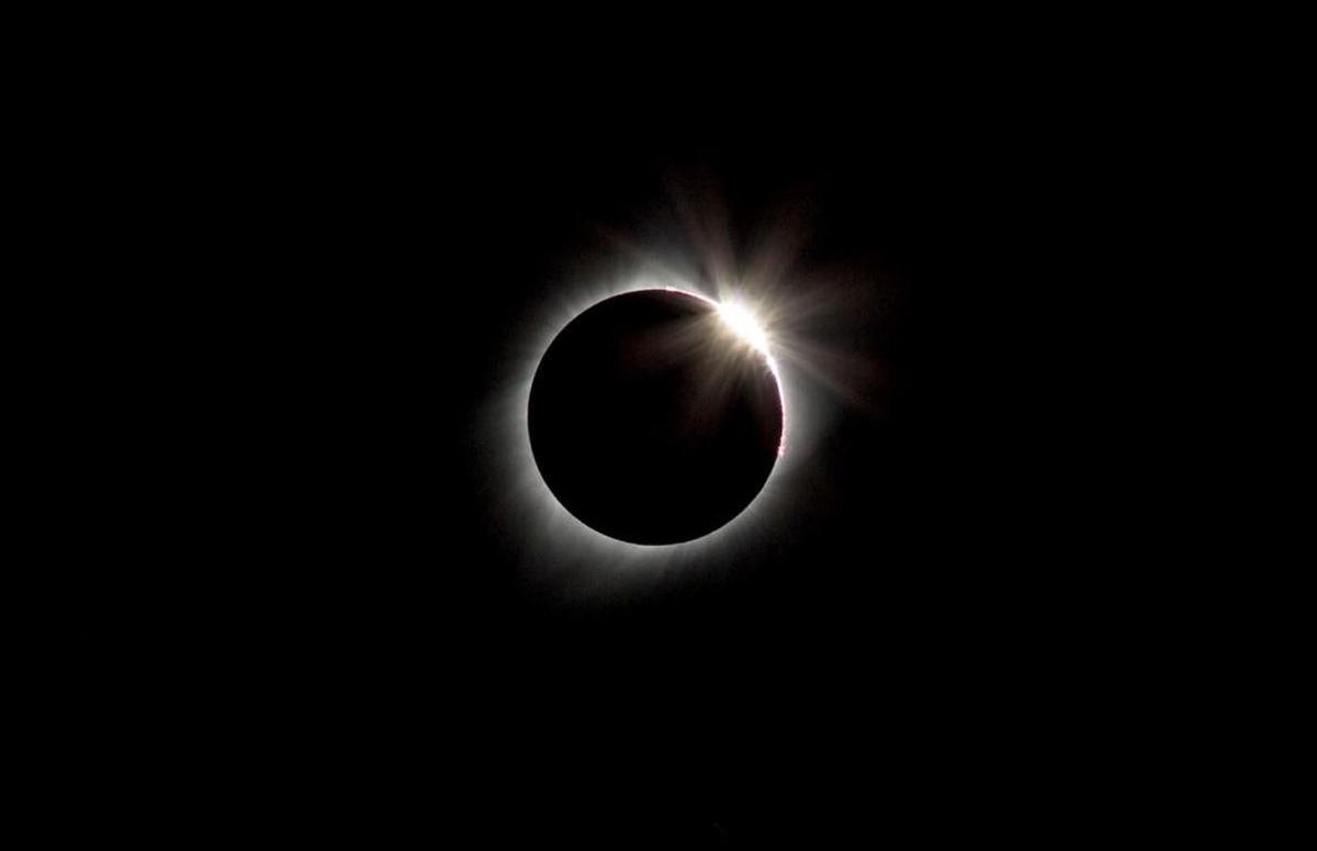 A punt per a l'eclipsi total, en una imatge del 2017