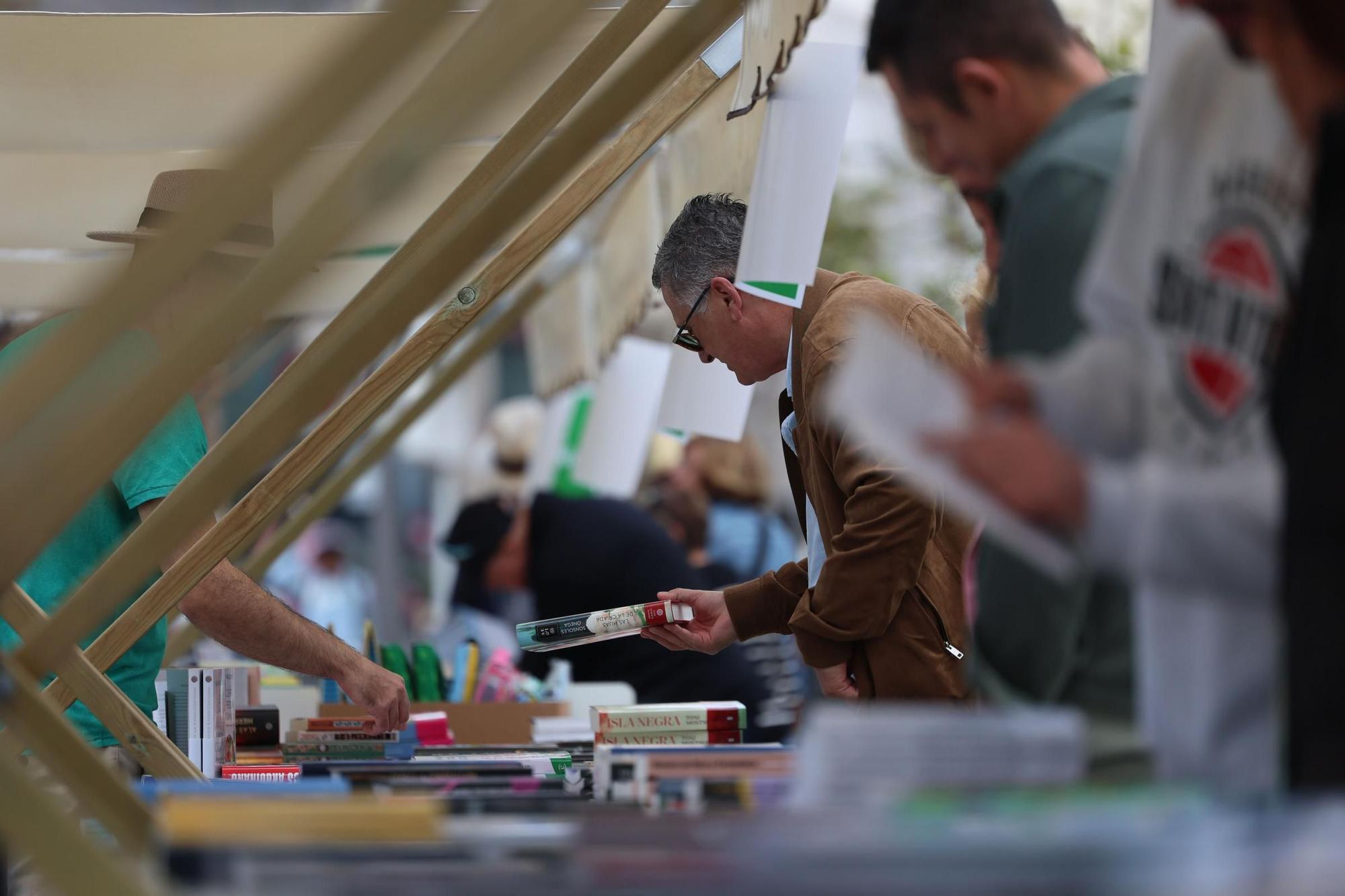 Galería: Día del Libro en Sant Antoni y en Sant Llorenç