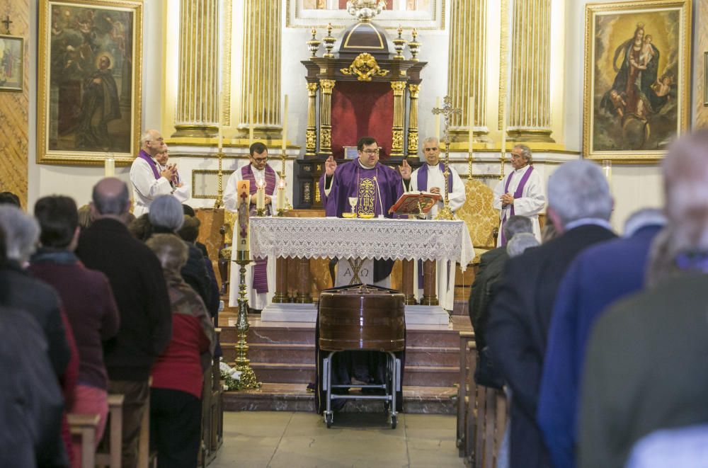 Sant Joan da un emotivo último adiós a su cronista oficial