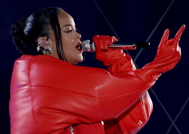 Rihanna en la Super Bowl con joyería de Messika