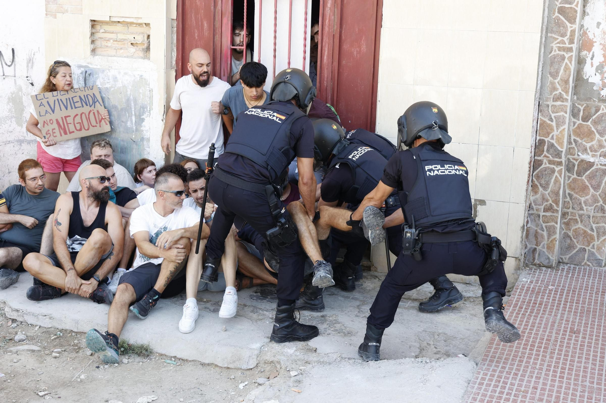 Desahucio en el barrio de Nou Alacant